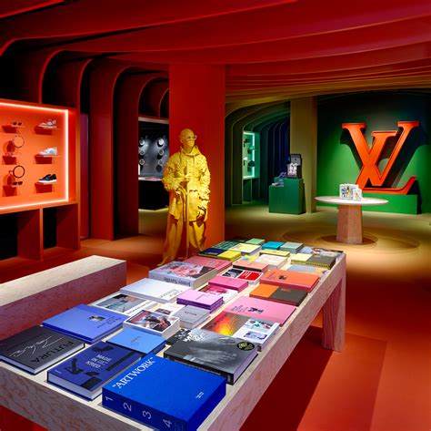 Louis Vuitton opens a pop